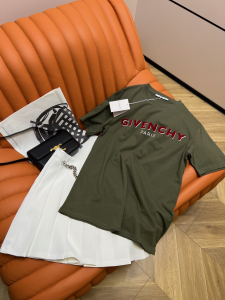 Givenchy Paris Reverse Oversize Fit T Shirt Green Givenchy Paris Reverse Oversize Fit T Shirt Green