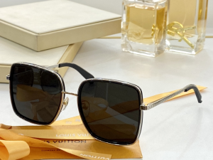 Louis Vuitton Luxury Sunglasses Z1335 
