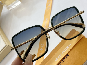 Replica Womens Sunglasses Louis Vuitton Luxury Sunglasses Z1335 A65PP180 AA174302