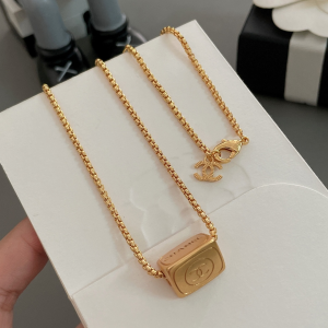 Luxury Womens Jewelry Chanel Vintage Coco Pendant Necklaces in Gold A152PP150 AA176069