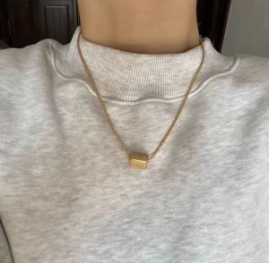 Luxury Womens Jewelry Chanel Vintage Coco Pendant Necklaces in Gold A152PP150 AA176069