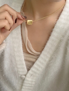 Luxury Womens Jewelry Chanel Vintage Coco Pendant Necklaces in Gold A152PP150 AA176069