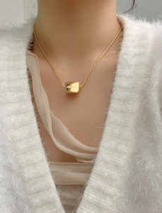 Luxury Womens Jewelry Chanel Vintage Coco Pendant Necklaces in Gold A152PP150 AA176069