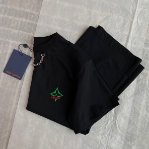 Replica Womens Clothing Louis Vuitton Black Cotton T Shirt in SML A154PP280 AA176523