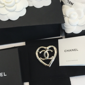 Replica Womens Jewelry Chanel Brooch Chanel Heart CC Logo Brooch A39PP120 AA176638