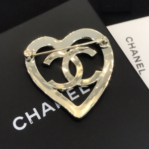 Replica Womens Jewelry Chanel Brooch Chanel Heart CC Logo Brooch A39PP120 AA176638