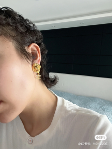 Replica Womens Jewelry Chanel Gold CC Lion Head Earring A39PP130 AA178071