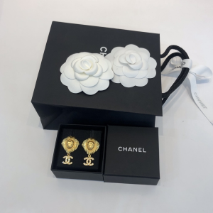 Replica Womens Jewelry Chanel Gold CC Lion Head Earring A39PP130 AA178071