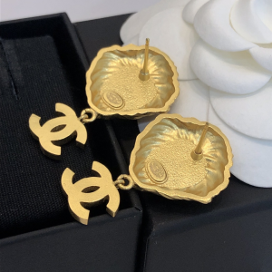 Replica Womens Jewelry Chanel Gold CC Lion Head Earring A39PP130 AA178071