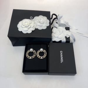 Replica Womens Jewelry Chanel Round Pearl Earrings A39PP150 AA178068