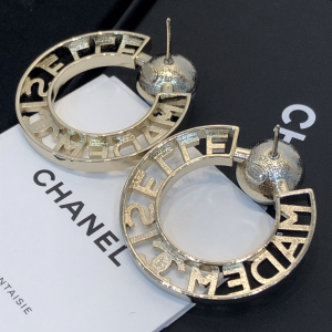 Replica Womens Jewelry Chanel Round Pearl Earrings A39PP150 AA178068