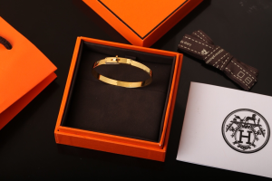 Replica Womens Jewelry Hermes Small Kelly Bracelet in Gold A205PP420 AA178431