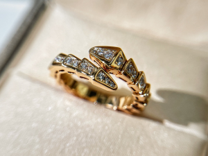 Replica Womens Jewelry Bvlgari VIP Serpenti Viper Diamonds Ring Gold A62PP290 AA178763
