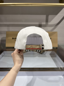 Replica Womens Hats Burberry Bear White Canvas Baseball Hat A190PP90 AA179519