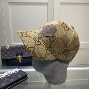Gucci Jumbo GG Supreme Canvas Cap Hat Beige 