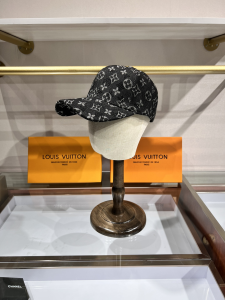 Louis Vuitton Monogram Canvas Baseball Hat Black 