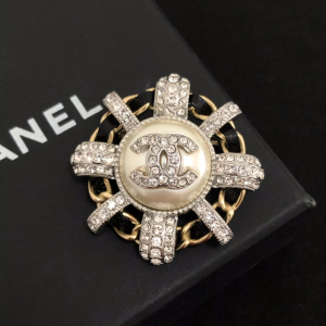 Replica Womens Jewelry Chanel Crystals CC Brooch A39PP150 AA179926