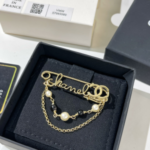 Chanel VIP Chain Pink Brooch AB7957 