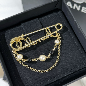 Replica Womens Jewelry Chanel VIP Chain Pink Brooch AB7957 A62PP180 AA179947