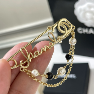 Replica Womens Jewelry Chanel VIP Chain Pink Brooch AB7957 A62PP180 AA179947