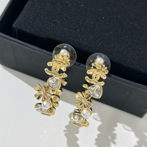 Replica Womens Jewelry Chanel VIP Gold CC Diamond Flowers Earrings A62PP180 AA179954