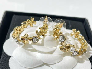 Replica Womens Jewelry Chanel VIP Gold CC Diamond Flowers Earrings A62PP180 AA179954