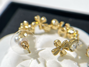 Replica Womens Jewelry Chanel VIP Gold CC Diamond Flowers Earrings A62PP180 AA179954