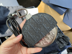 Dior Aqua Flask Shoulder Strap Black Dior Oblique Jacquard and Stainless Steel Dior Aqua Flask Shoulder Strap Black Dior Oblique Jacquard and Stainless Steel