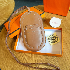 Hermes In The Loop To Gold GM Phone Case Brown Leather Hermes In The Loop To Gold GM Phone Case Brown Leather