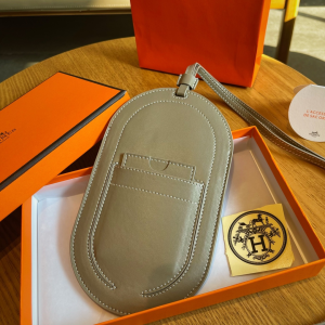 Hermes In The Loop To Gold GM Phone Case Gray Leather Hermes In The Loop To Gold GM Phone Case Gray Leather