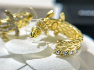 Replica Womens Jewelry Chanel VIP Crystal CC Earrings Gold A62PP180 AA180151