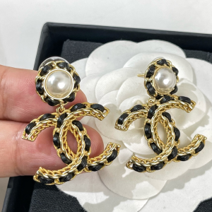 Chanel VIP Chain Leather CC Earrings 