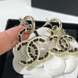 Chanel VIP Chain Leather CC Earrings 