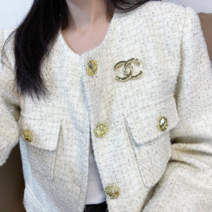 Replica Womens Jewelry Chanel VIP Gold CC Logo Brooch A62PP170 AA180757