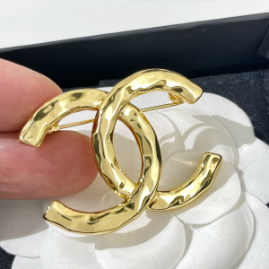 Replica Womens Jewelry Chanel VIP Gold CC Logo Brooch A62PP170 AA180757