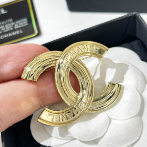 Replica Womens Jewelry Chanel VIP Gold CC Logo Brooch A62PP180 AA180756