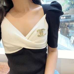 Replica Womens Jewelry Chanel VIP Gold CC Logo Brooch A62PP180 AA180756