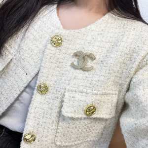 Replica Womens Jewelry Chanel VIP Gold CC Logo Brooch A62PP180 AA180758