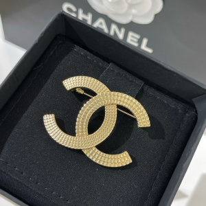 Replica Womens Jewelry Chanel VIP Gold CC Logo Brooch A62PP180 AA180758