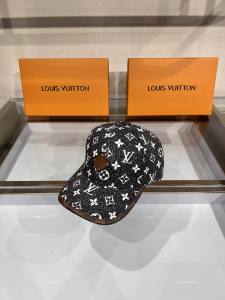 Replica Womens Hat Louis Vuitton Monogram Baseball Cap Hat in Black A190PP100 AA181980