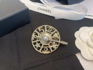 Replica Womens Jewelry Chanel Gold Round Charms Brooch A39PP140 AA182080
