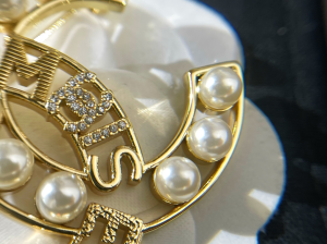 Replica Womens Jewelry Chanel VIP Gold CC Logo Brooch A62PP180 AA182101