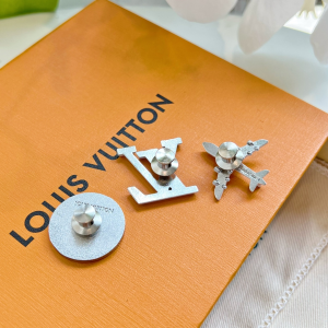 Replica Free Gift Louis Vuitton Playful LV Pins Set of 3 Pinks MP3311 A62PP50 AA182491