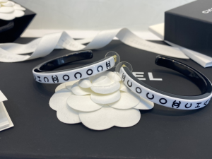 Replica Womens Jewelry Chanel White Black Gold Coco Earrings AB8422 A39PP150 AA182900