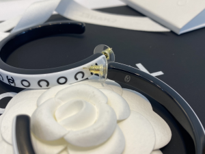 Replica Womens Jewelry Chanel White Black Gold Coco Earrings AB8422 A39PP150 AA182900