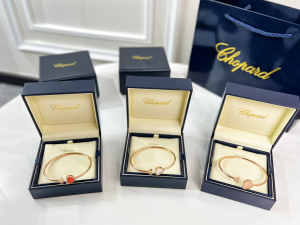 Replica Womens Jewelry Chopard VIP Happy Hearts Diamond Bracelet A62PP280 AA183453