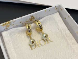 Dior 2022 Pearl Earrings 