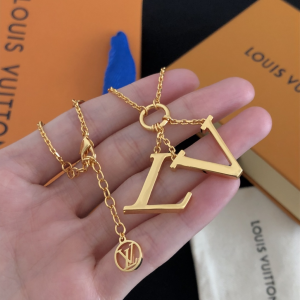 Replica Womens Jewelry Louis Vuitton LV Monogram Charm Necklace Gold A39PP120 AA184222