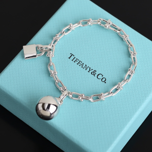 Replica Womens Jewelry Tiffany City HardWear Wrap Bracelet A205PP280 AA184640
