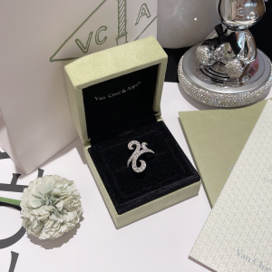 Replica Womens Jewelry Van Cleef Arpels Crystal Ring Silver A173PP180 AA185203